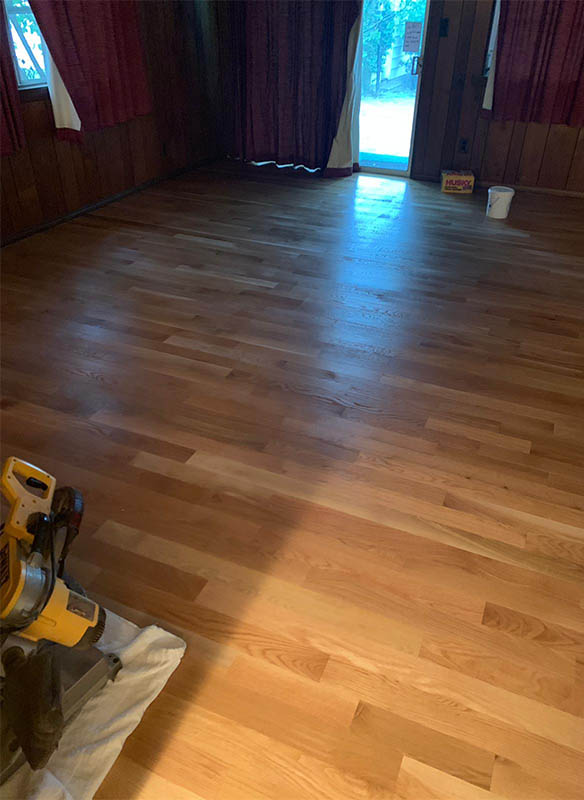 New white oak hardwood flooring installed in living area by Midwest Hardwood Floors