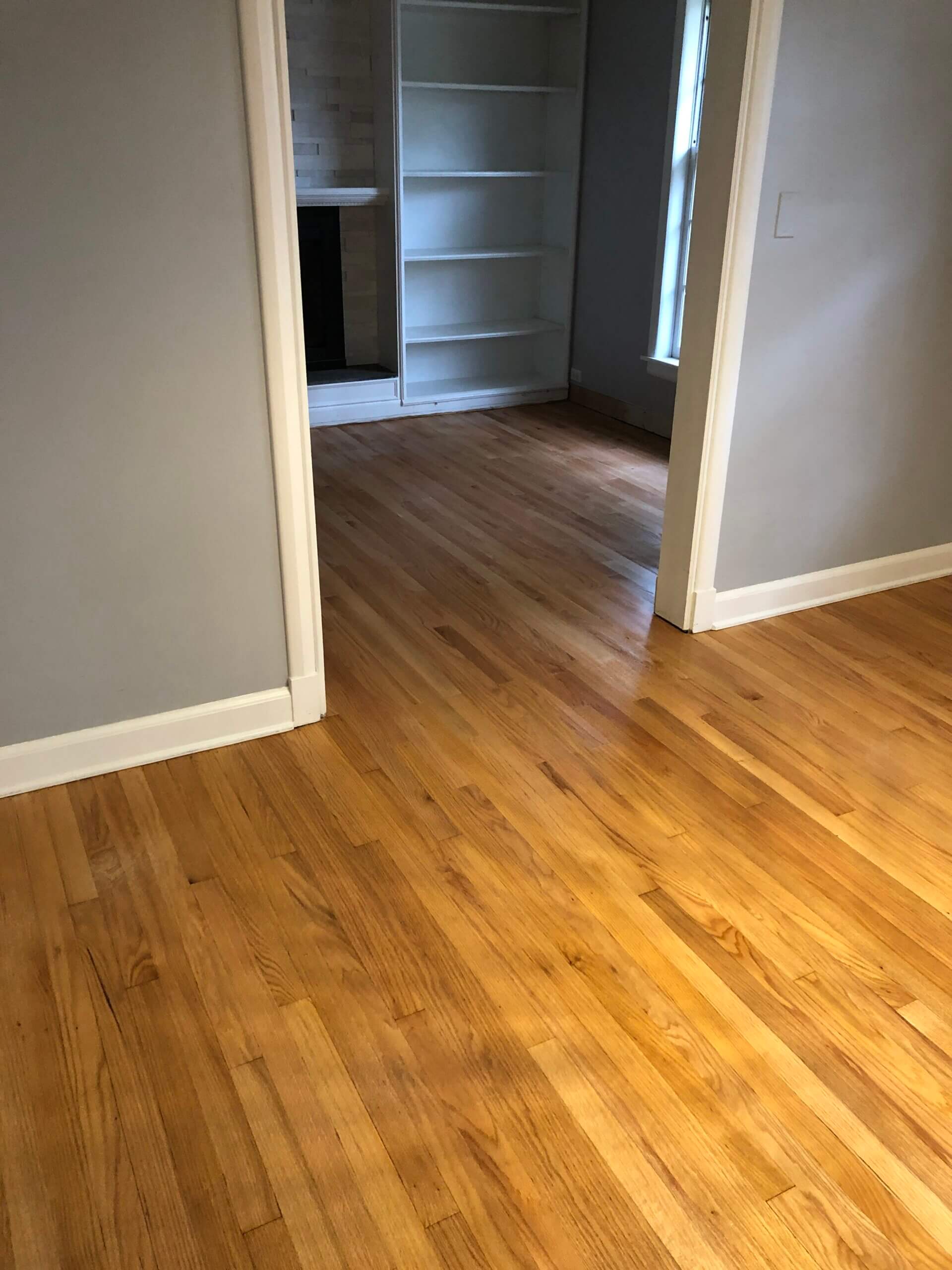 Finished red oak hardwood flooring in Lake Forest, IL by Midwest Hardwood Floors