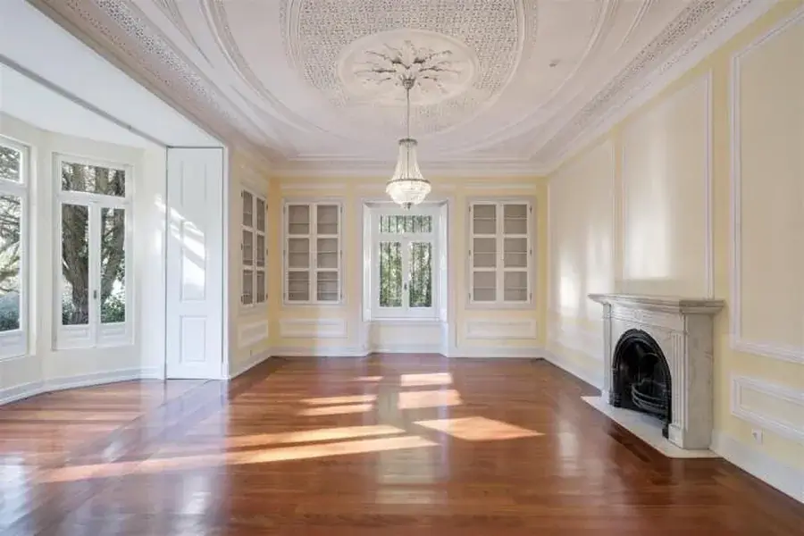 Refinished hardwood floors in Chicago by Midwest Hardwood Floors